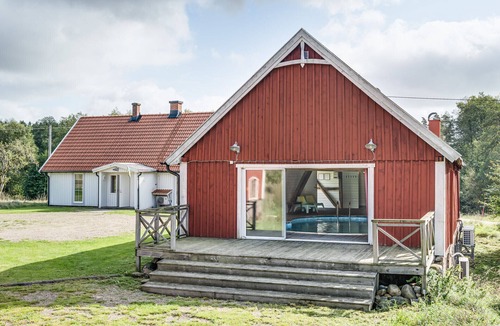 Knared House | Large and modern house with indoor pool | SE02004