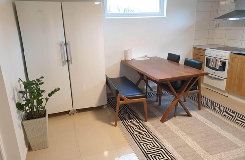 Lund House | Large and Peaceful semi-basement with 3 Bedrooms