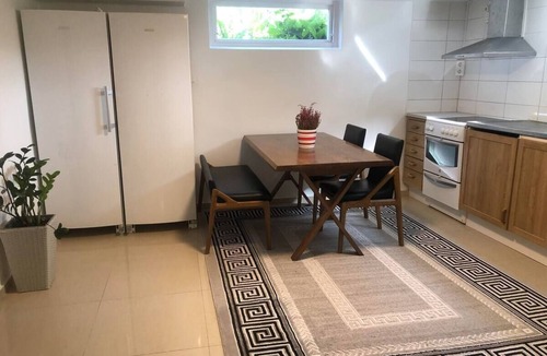 Lund House | Large and Peaceful semi-basement with 3 Bedrooms