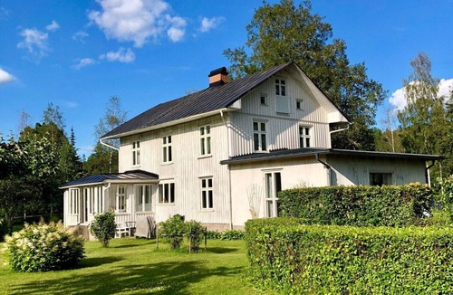 Vanern Villa | Large, child-friendly villa by the beach. WIFI.
