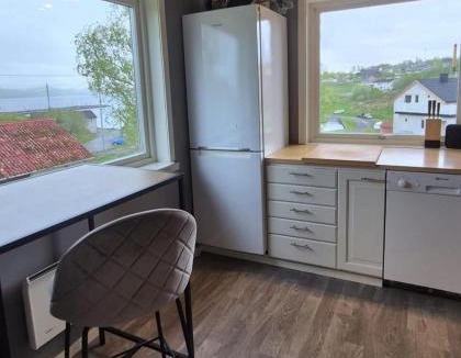 Engeloya Apartment | Large house, view of the sea, Engeløya