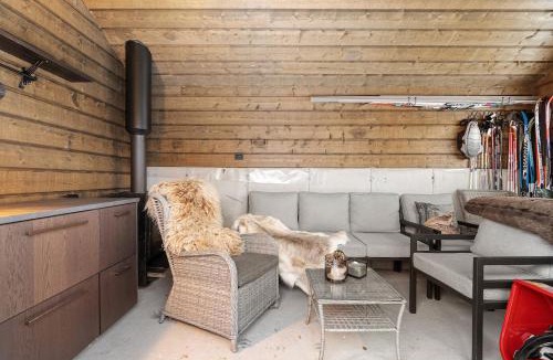 Fidjeland Ski Chalet | Large modern cabin from 2023 for rent