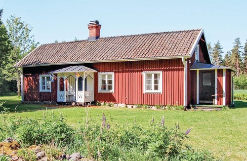Algaras House | Large, spacious wooden house in a quiet location about 500 meters from Lake Sisjön.