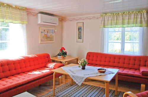 Algaras House | Large, spacious wooden house in a quiet location about 500 meters from Lake Sisjön.