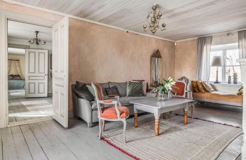 Eskilstuna Municipality Villa | Large Stylish Charming House With Big Garden