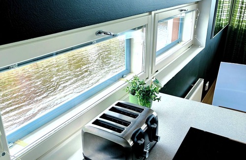 Oulu House | Large two room luxury apartment with a sauna, centrally located by the sea.