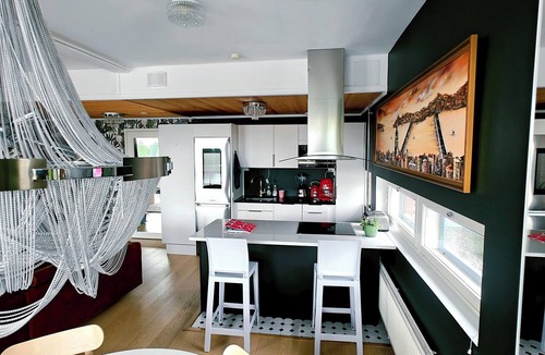 Oulu House | Large two room luxury apartment with a sauna, centrally located by the sea.