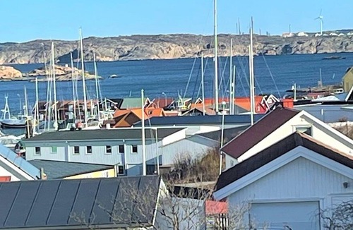 Kungshamn Villa | Large villa with wonderful sea view in cozy Fisketången Kungsham