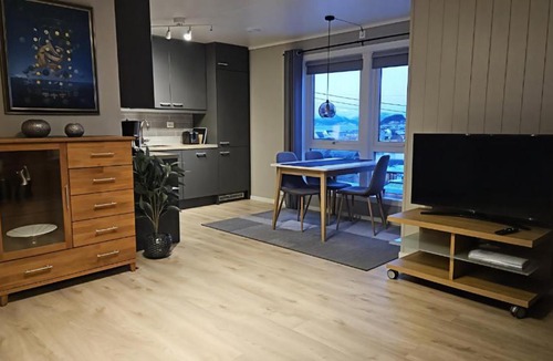 Selje Apartment | Leilighet i gangavstand til strand, sentrum og fjellet