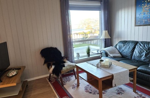 Selje Apartment | Leilighet i gangavstand til strand, sentrum og fjellet