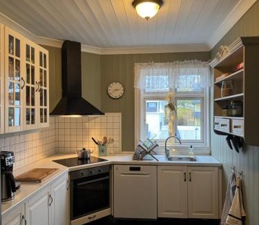 Stavanger Apartment | Leilighet i villa, 3 soverom med parkering-nær sentrum - Open for ONS 2026
