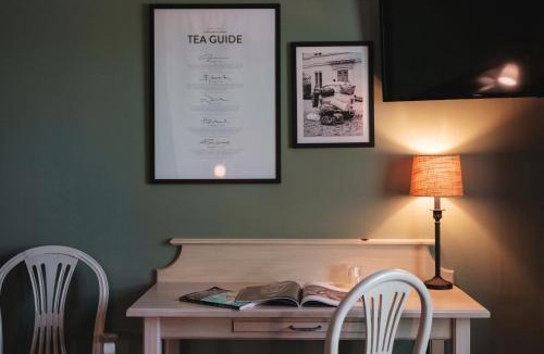 Upplands-Bro Municipality Hotel | Lejondals Slott