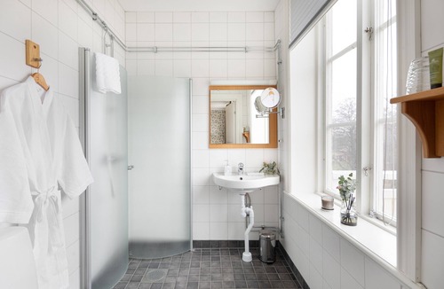 Upplands-Bro Municipality Hotel | Lejondals Slott
