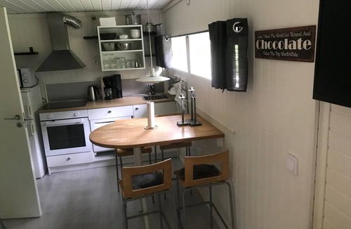 Sydkoster Cabin | Lev det Bekväma Livet i ett Fridfullt, Centralt Belägna Gäststuga på Sydkoster