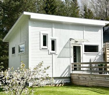 Orebro Bed & Breakfast | Lilla huset Bed & Breakfast - countryside guesthouse, free parking