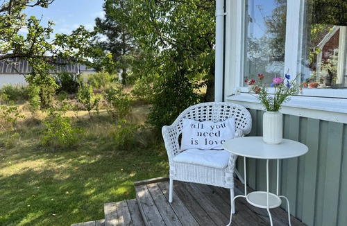 Timmernabben House | Lilla Lycka Timmernabben - Small vacation home with sea view & canoe
