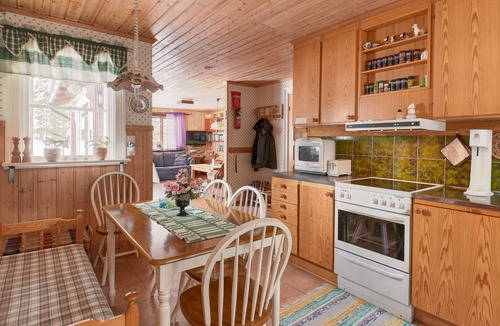 Bjurholm Cottage | Lillarmsjö-cottage, cottage with lake view.