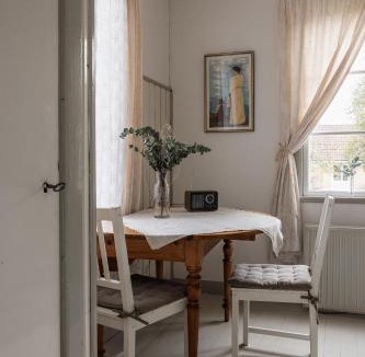 Nora House | Lillebo - Centralt mysigt hus i Nora