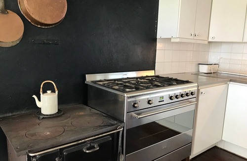 Burgsvik House | Limestone house with a large garden, close to the sea and a bistro