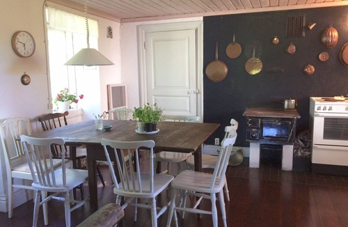 Burgsvik House | Limestone house with a large garden, close to the sea and a bistro