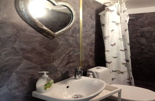 Alvsered Bed & Breakfast | Lins B&B