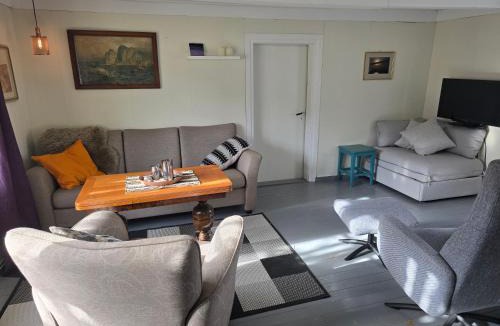 Vestvagøy House | Lite hus ved sjøen