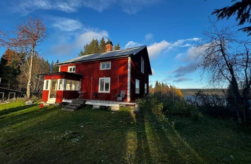 Stromsund Municipality Cabin | Liten Mysig Stuga Nära Intill sjö