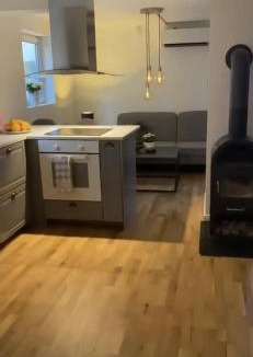 Saro House | Litet charmigt hus på hästgård