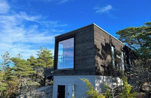 Hvaler House | Live among trees in an architect drawn cabin