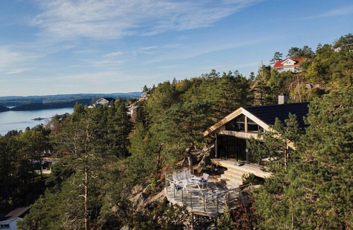 Frogn House | Live in treetops with fjord view