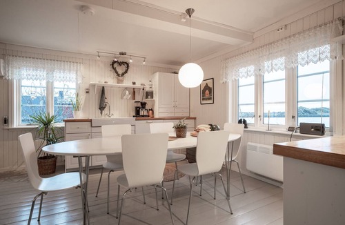 Vestvagøy Cottage | Lofoten- Fishermans lodge with a view