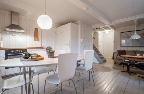Vestvagøy Cottage | Lofoten- Fishermans lodge with a view