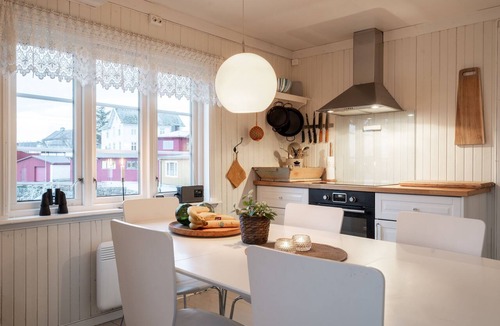 Vestvagøy Cottage | Lofoten- Fishermans lodge with a view