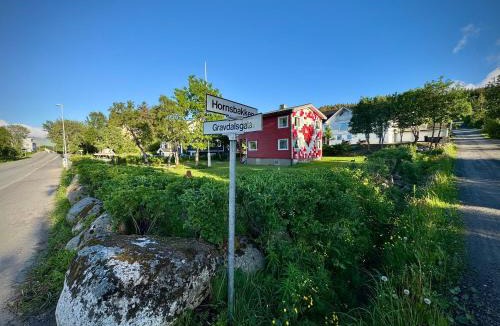 Gravdal House | Lofoten Light - Private Rooms with Shared Facilities
