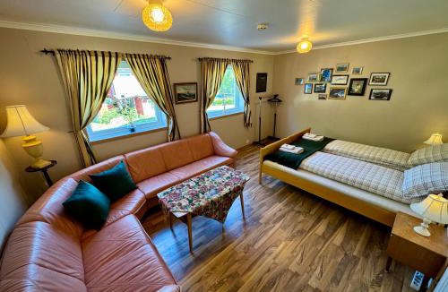 Gravdal House | Lofoten Light - Private Rooms with Shared Facilities