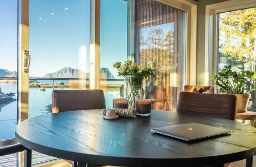 Kabelvag Apartment | Lofoten Oceanfront Panoramic
