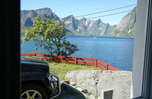 Hamnøya House | Lofoten panoramic luxury home with sauna
