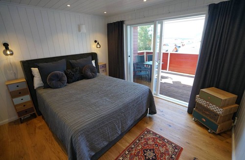 Hamnøya House | Lofoten panoramic luxury home with sauna