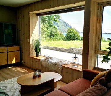 Vestvagøy Apartment | Lofoten Seaview Apartment B