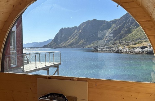 Ballstad Cabin | Lofoten Waterfront luxury lodge