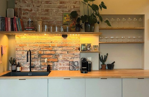 St. Hanshaugen Apartment | Loft flat with exposed beams and 4 m ceilings
