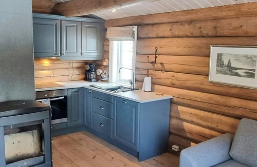 Svingvoll House | Log cabin directly by the ski slopes