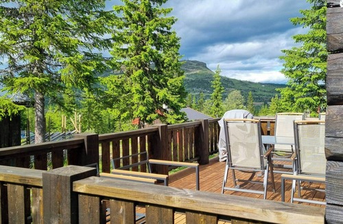 Svingvoll House | Log cabin directly by the ski slopes