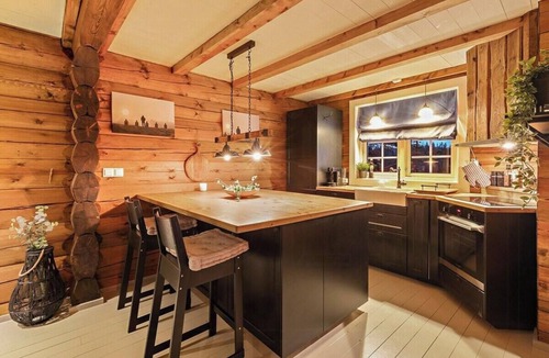 Evje House | Log cabin in Evje surrounded by activity
