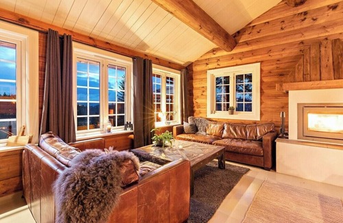 Evje House | Log cabin in Evje surrounded by activity
