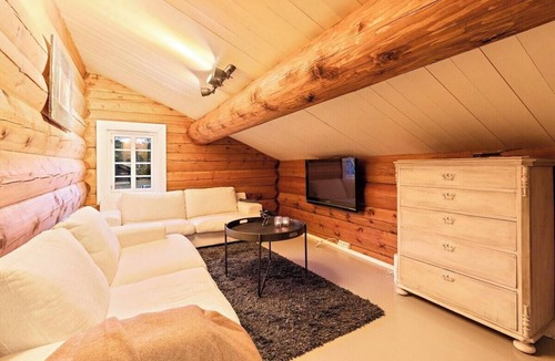 Evje House | Log cabin in Evje surrounded by activity