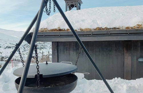 Fla Municipality House | Log cabin near Høgevarde with mountain views