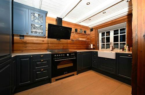 Atra House | Log Cabin With Hot Tub In Gaustablikk