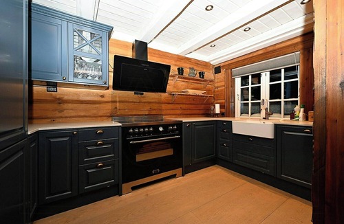 Atra House | Log cabin with hot tub in Gaustablikk