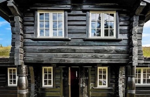 Atra House | Log cabin with hot tub in Gaustablikk